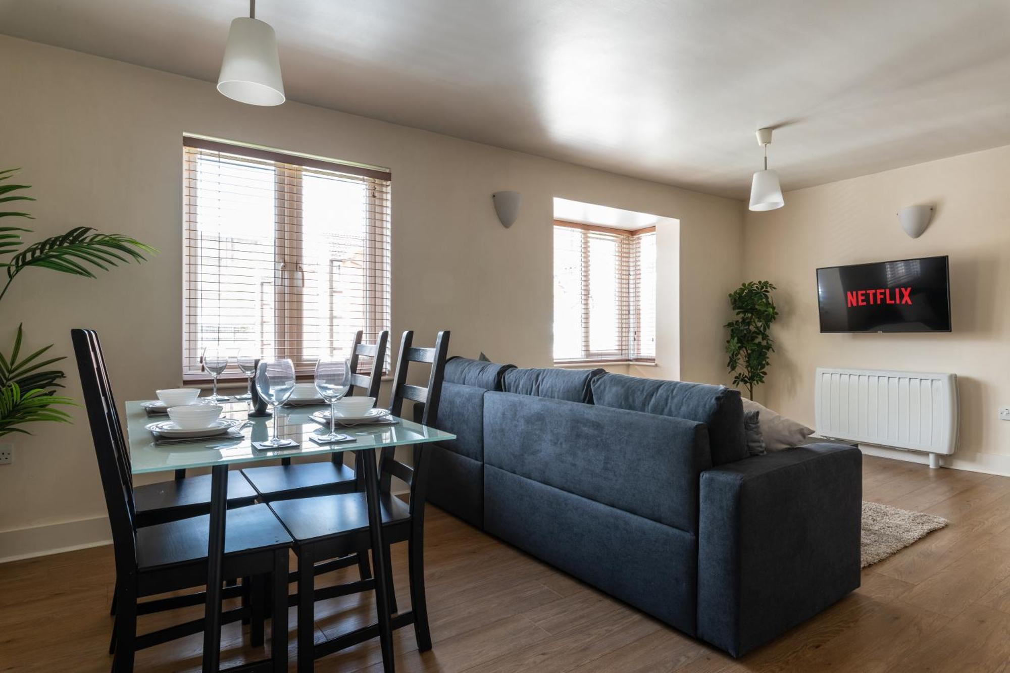 Spacious 2Br Flat - 2 Free Parking Spaces - Near Lgw Airport クローリー エクステリア 写真
